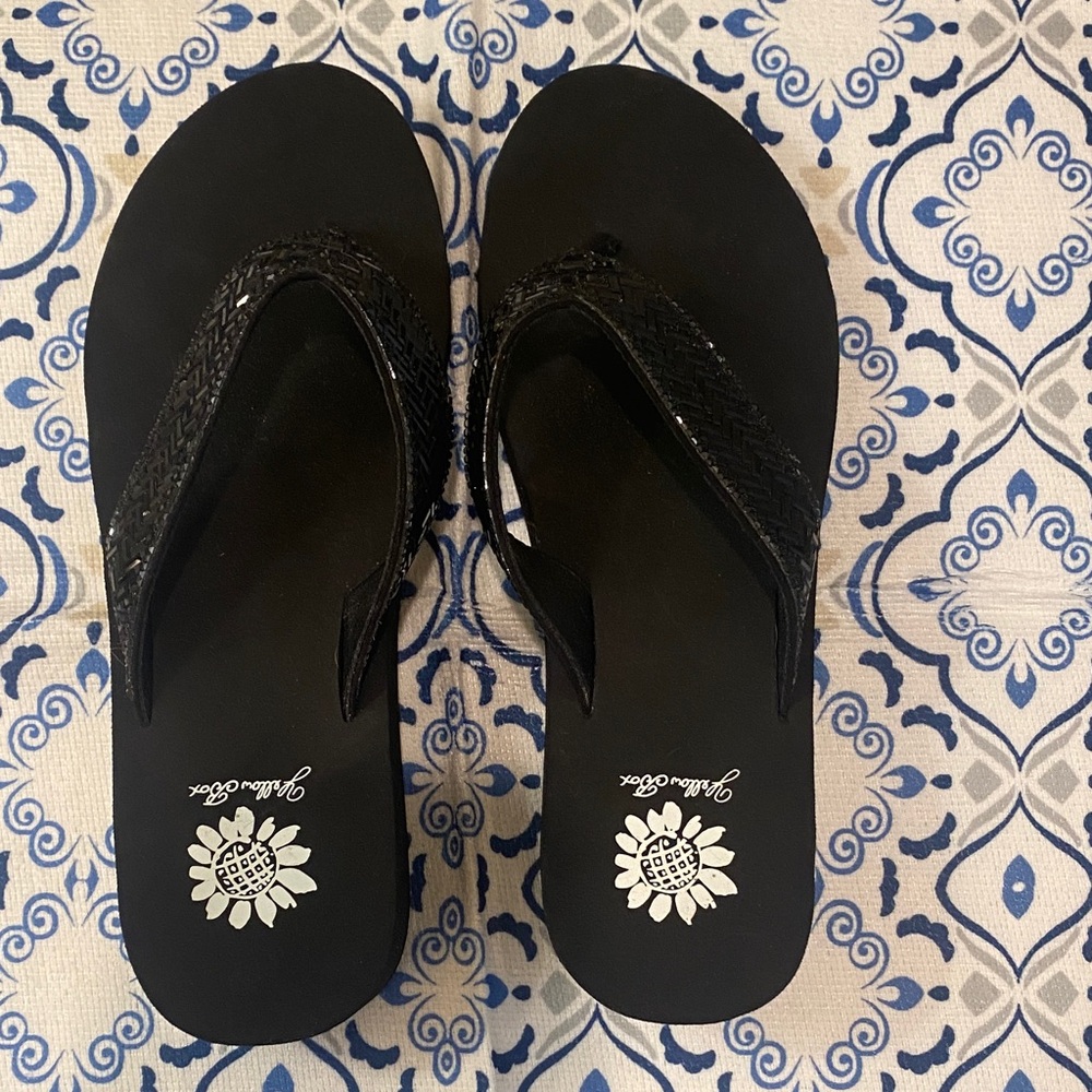 Yellow Box Elegant Black Sandals with sparkly sequins on Top
